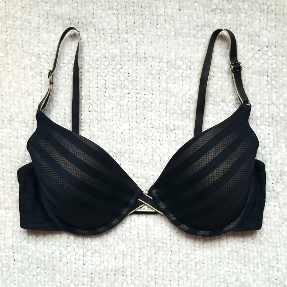 Self Expressions Bra. 34D. EUC.